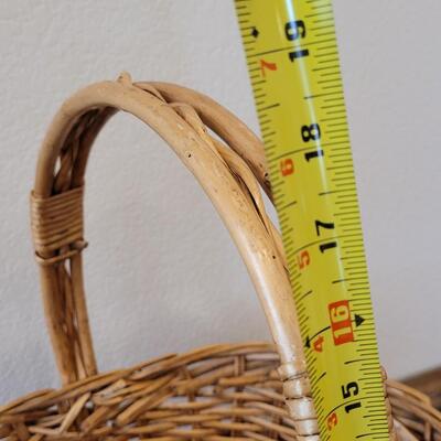 Lot 320: Large Basket