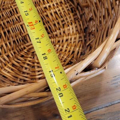 Lot 320: Large Basket