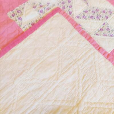GORGEOUS ANTIQUE HAND STITCHED PINK QUILT 