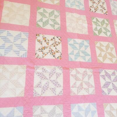 GORGEOUS ANTIQUE HAND STITCHED PINK QUILT 
