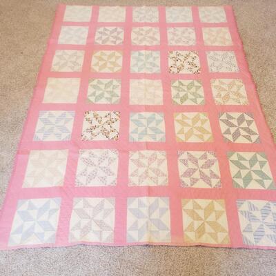 GORGEOUS ANTIQUE HAND STITCHED PINK QUILT 