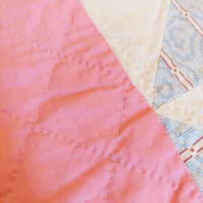 GORGEOUS ANTIQUE HAND STITCHED PINK QUILT 