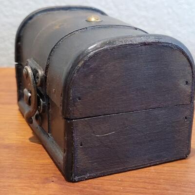 Lot 337: Small Trinket Storage Chest Boxes