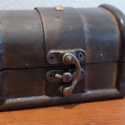 Lot 337: Small Trinket Storage Chest Boxes