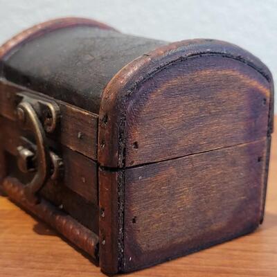 Lot 337: Small Trinket Storage Chest Boxes
