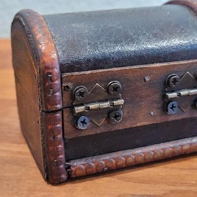 Lot 337: Small Trinket Storage Chest Boxes