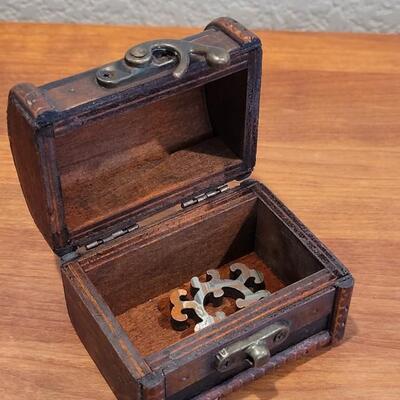 Lot 337: Small Trinket Storage Chest Boxes