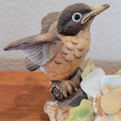 Lot 340: Vintage LEFTON Fine China Bird Figure (Shows broken limb)