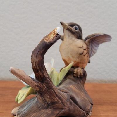 Lot 340: Vintage LEFTON Fine China Bird Figure (Shows broken limb)