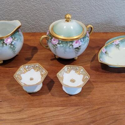 Lot 341: Vintage Fine China Collectibles Bundle 