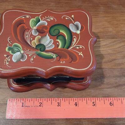Lot 345: Vintage Handcrafted Storage Jewelry Trinket NORWEGIAN ROSEMALING Box  