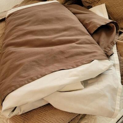 Lot 349: King Size Pillow, Sheet & Bedspread Set