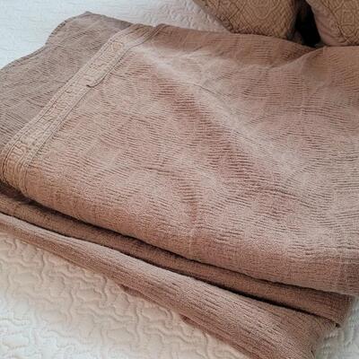 Lot 349: King Size Pillow, Sheet & Bedspread Set
