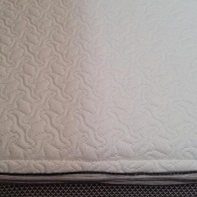 Lot 351: California King Size Bed includes mattress set