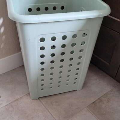 Lot 359: Tall Plastic Heavy Duty Laundry Basket 