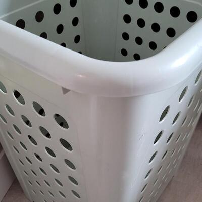 Lot 359: Tall Plastic Heavy Duty Laundry Basket 