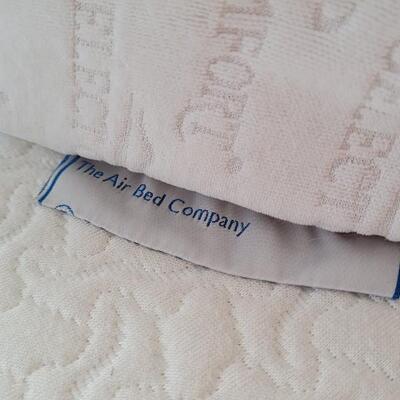 Lot 366: Memory Foam Pillow by SELECT COMFORT 