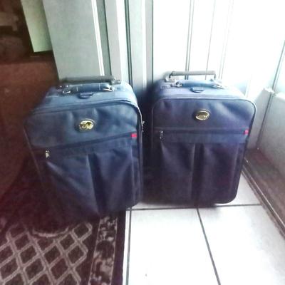 TWO MATCHING LUCAS SUITCASES ON CASTERS WITH PULL HANDLES