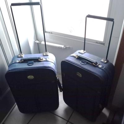 TWO MATCHING LUCAS SUITCASES ON CASTERS WITH PULL HANDLES