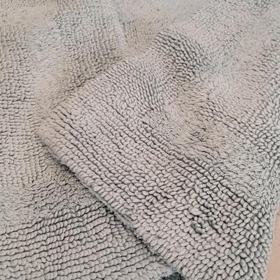 Lot 390: Medium Bath Mat Bluish Green 