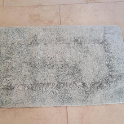 Lot 390: Medium Bath Mat Bluish Green 