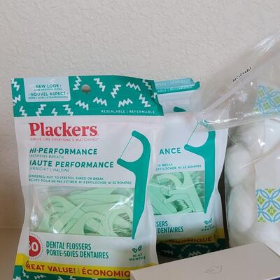 Lot 392: Bathroom Assortment Lot
