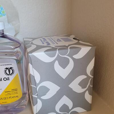 Lot 392: Bathroom Assortment Lot