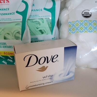 Lot 392: Bathroom Assortment Lot