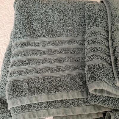 Lot 395: Towel Set (2 Washcloths, 4 Handtowels & 4 Towels)