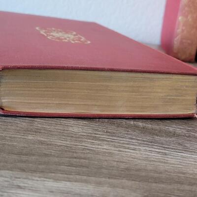 Lot 408: 12 Volume THE WORKS OF OLIVER GOLDSMITH (1900)
