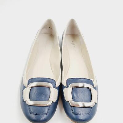 NINE WEST NAVY/IVORY LEATHER FLATS SIZE 10M WITH SOLVER TONED BUCKLE WITH BOX