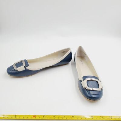 NINE WEST NAVY/IVORY LEATHER FLATS SIZE 10M WITH SOLVER TONED BUCKLE WITH BOX