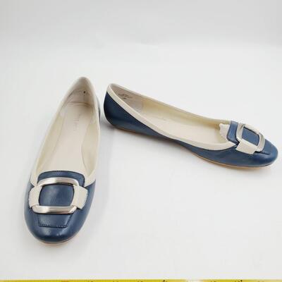 NINE WEST NAVY/IVORY LEATHER FLATS SIZE 10M WITH SOLVER TONED BUCKLE WITH BOX