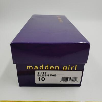 MADDEN GIRL "TIFFF BLUSH FAB" SIZE 10M SANDLE WITH RHINESTONES AND ORIGINAL BOX