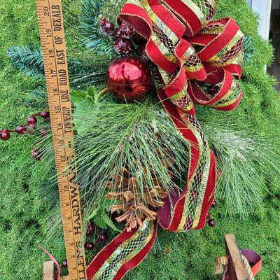 Lot G100: Door Garland, and Winter Decor