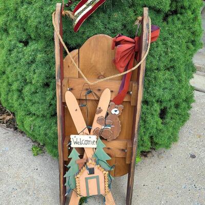 Lot G100: Door Garland, and Winter Decor