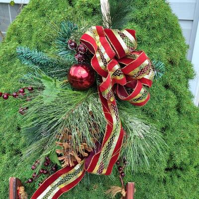 Lot G100: Door Garland, and Winter Decor