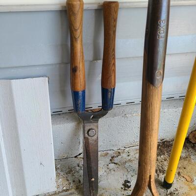 Lot 78: Yard Tools & Storage 