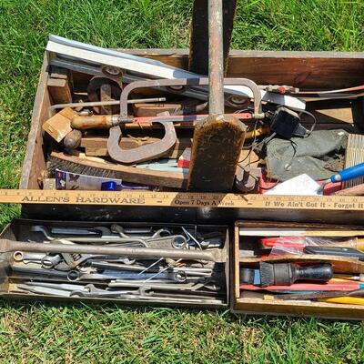 Lot G5: Tool Lot/ Vintage Wood Tool Tray/Extension Cords