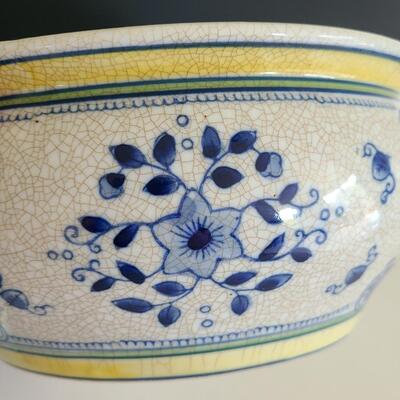 Lot 87: Blue & White Home Decor: Porcelain and Pottery