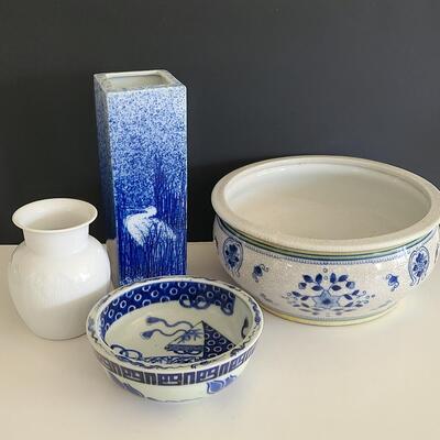 Lot 87: Blue & White Home Decor: Porcelain and Pottery