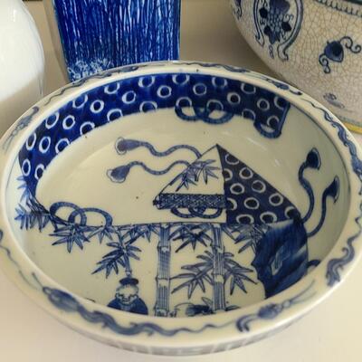 Lot 87: Blue & White Home Decor: Porcelain and Pottery