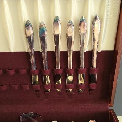 Lot 90: Nobility Plate/ Silverplate Service for Four 