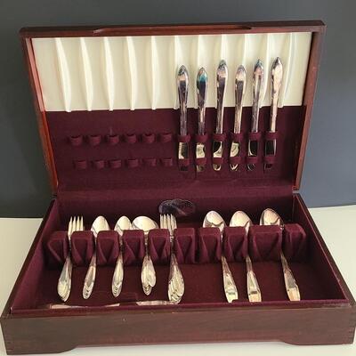 Lot 90: Nobility Plate/ Silverplate Service for Four 