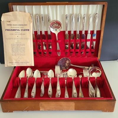 Lot 121: Silverplate Wm A. Rogers Service for Eight 