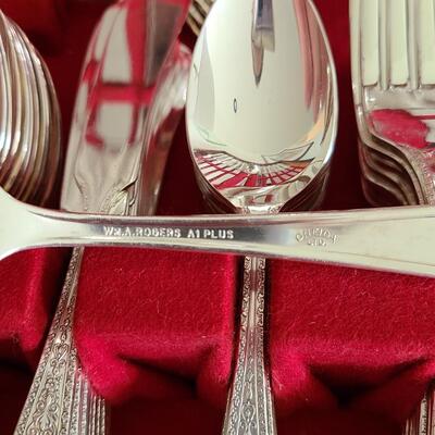 Lot 121: Silverplate Wm A. Rogers Service for Eight 