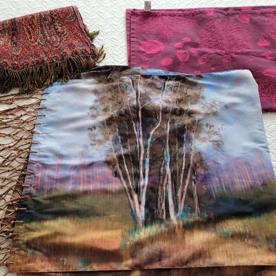 Lot 415: Scarves lot