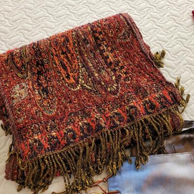 Lot 415: Scarves lot