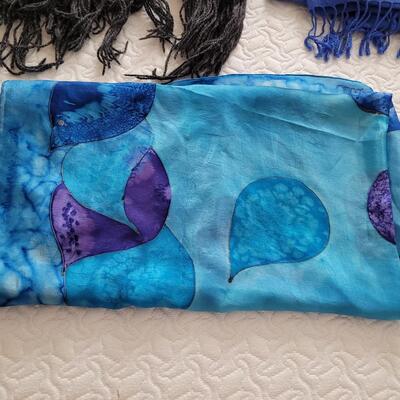 Lot 416: Scarves Lot (blue
