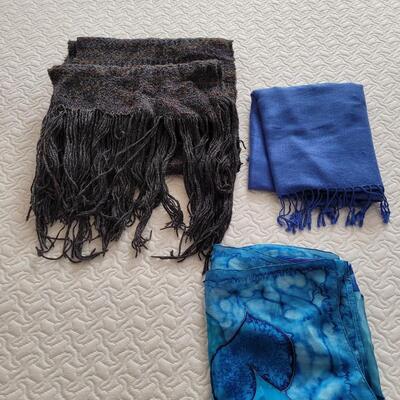 Lot 416: Scarves Lot (blue